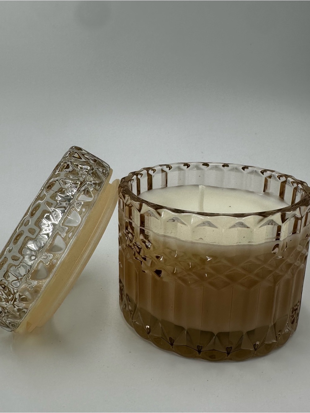 Leoben Luxury Candle Long Burn Vegan Soy In Amber Saffron